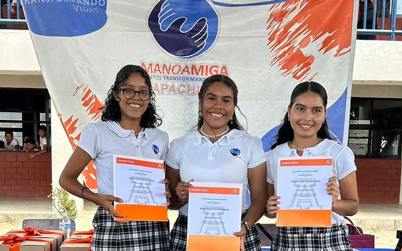 Alumnas de Mano Amiga Tapachula reciben beca para estudiar en la